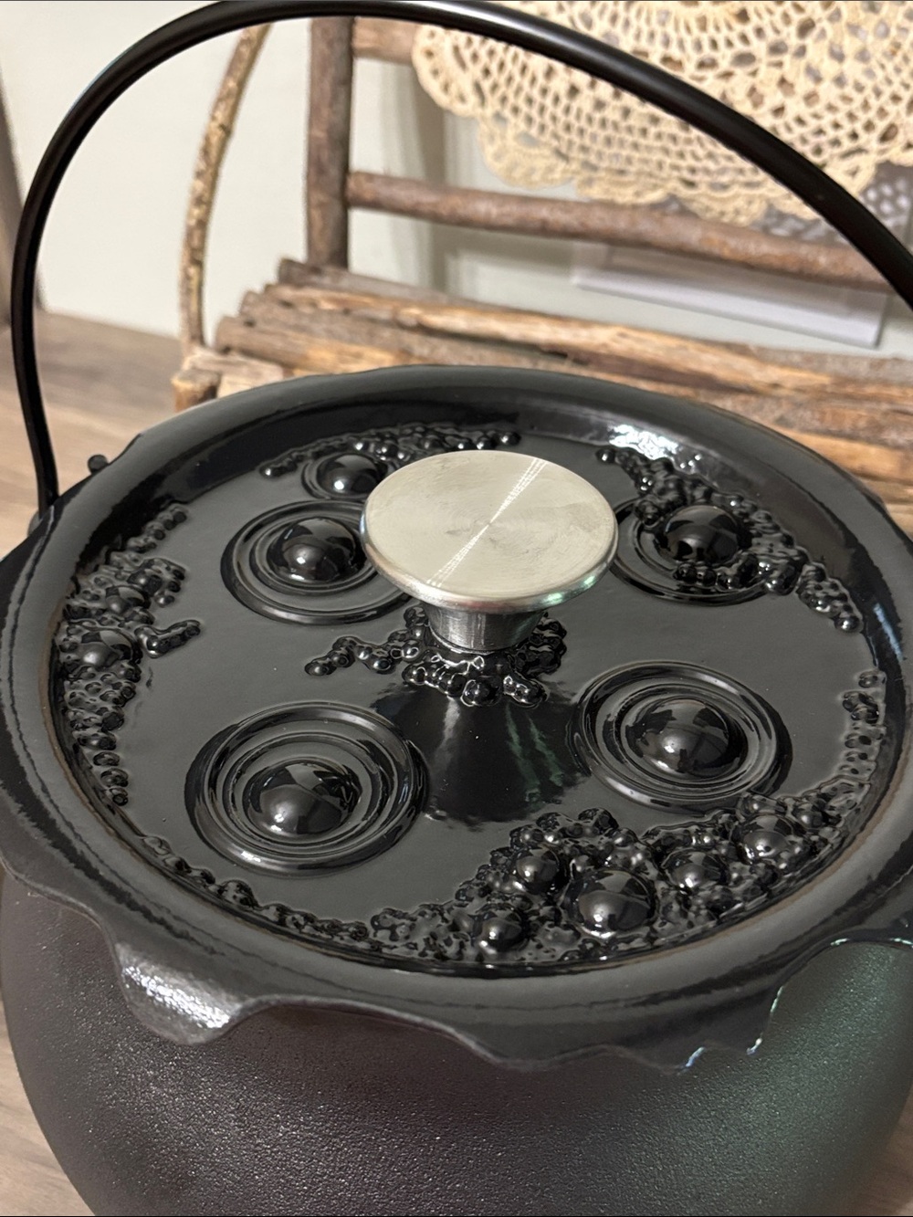 NWT Smith and Clark 4 Quart Cast Iron Cauldron Pot Black 'Bubbling' Lid NEW - Picture 5 of 12